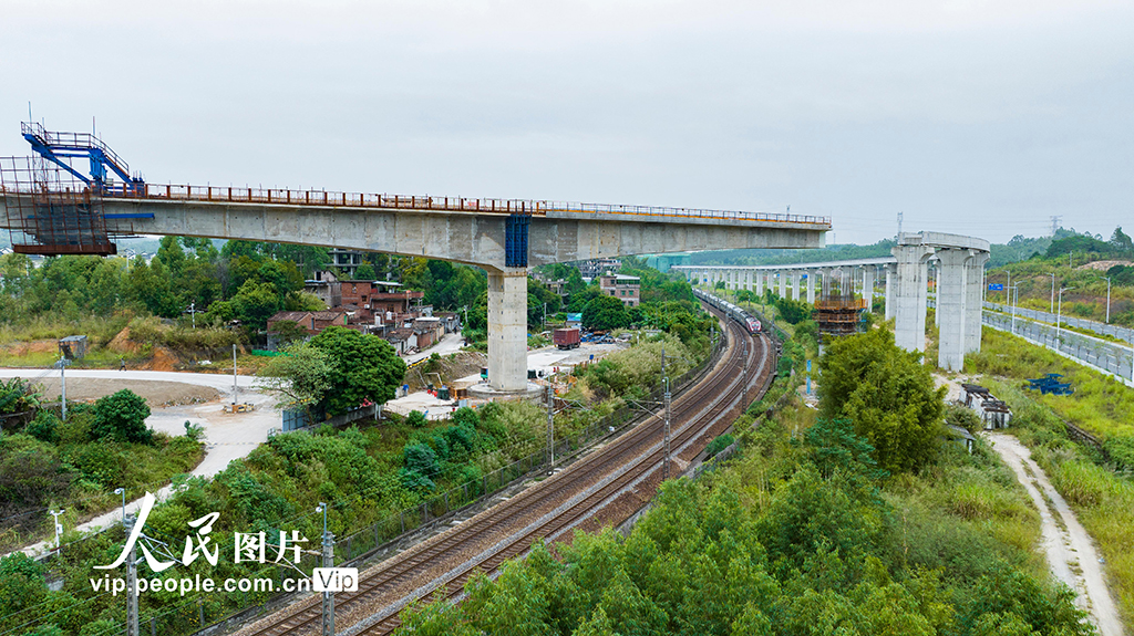 广东清远：磁浮长隆特大桥跨京广铁路连续梁成功转体【6】